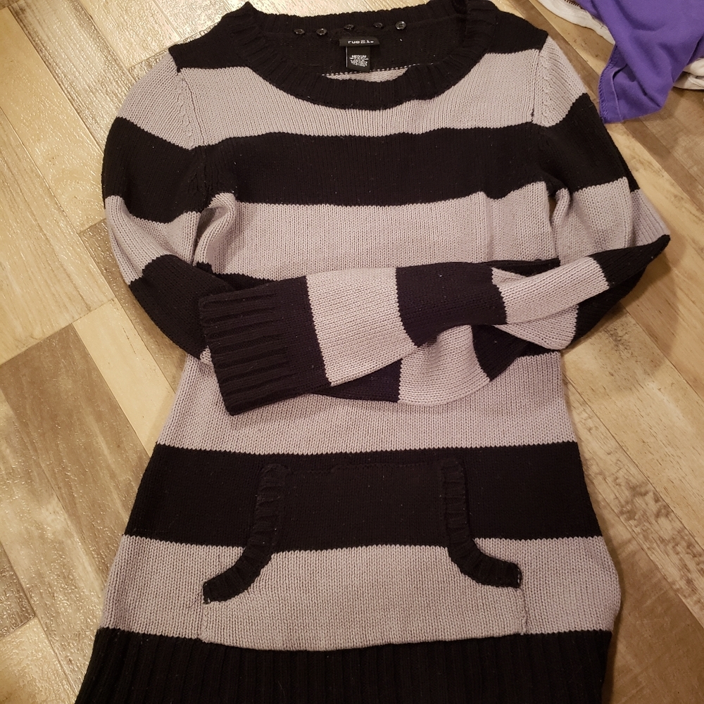 Rue 21 long sleeve sweater